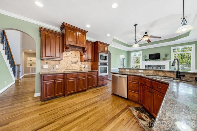 5873 Bakers Point, Hickory, NC 28602