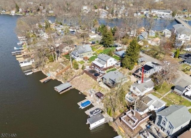 38 W River Styx Rd, Hopatcong Boro, NJ 07843