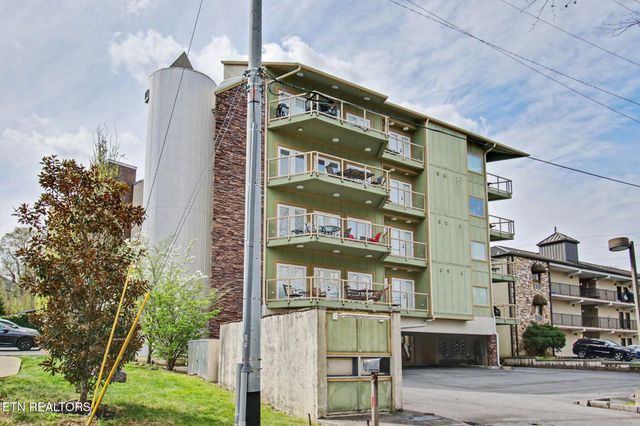 513 McCarter Rd Apt 4M, Gatlinburg, TN 37738