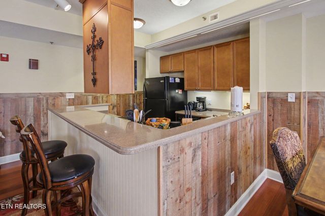 513 McCarter Rd Apt 4M, Gatlinburg, TN 37738