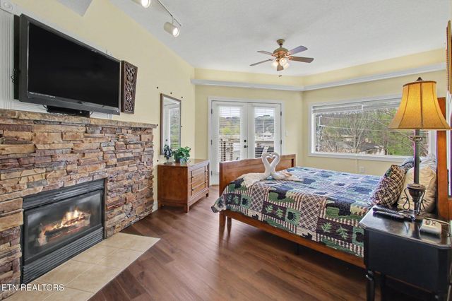 513 McCarter Rd Apt 4M, Gatlinburg, TN 37738