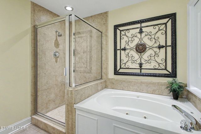 513 McCarter Rd Apt 4M, Gatlinburg, TN 37738