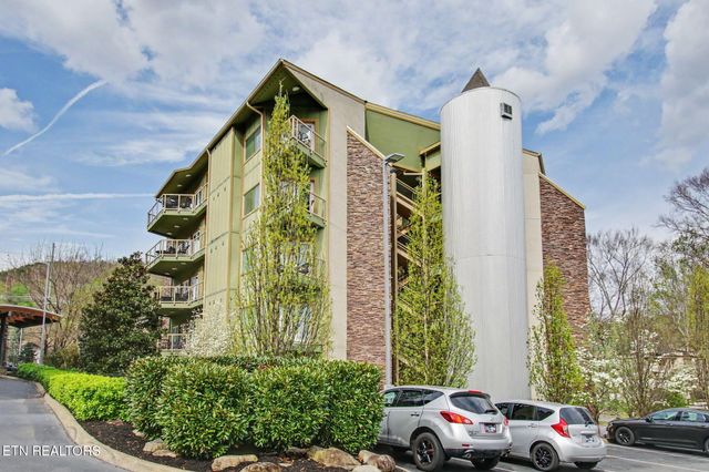 513 McCarter Rd Apt 4M, Gatlinburg, TN 37738