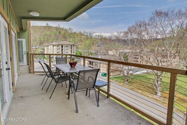 513 McCarter Rd Apt 4M, Gatlinburg, TN 37738