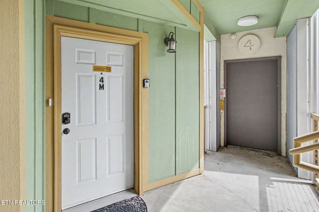 513 McCarter Rd Apt 4M, Gatlinburg, TN 37738