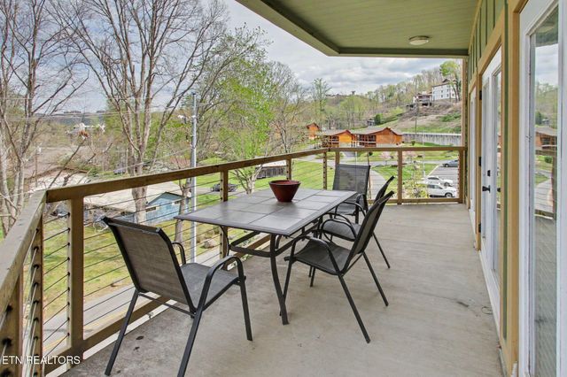 513 McCarter Rd Apt 4M, Gatlinburg, TN 37738