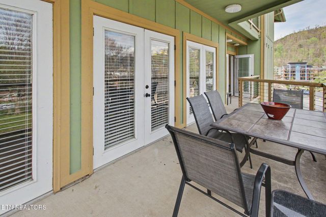 513 McCarter Rd Apt 4M, Gatlinburg, TN 37738