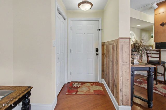 513 McCarter Rd Apt 4M, Gatlinburg, TN 37738