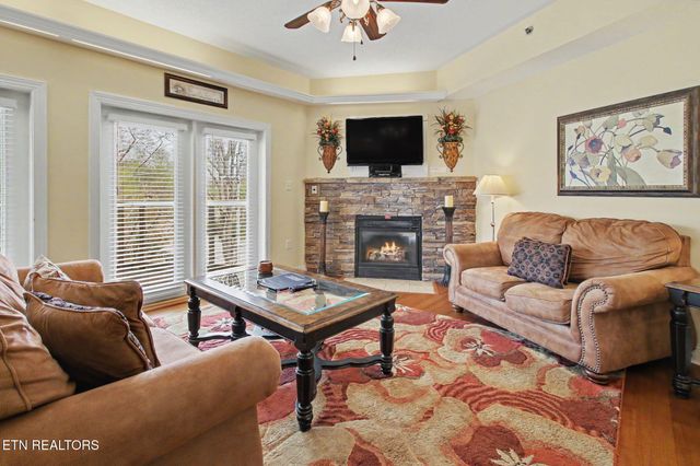 513 McCarter Rd Apt 4M, Gatlinburg, TN 37738