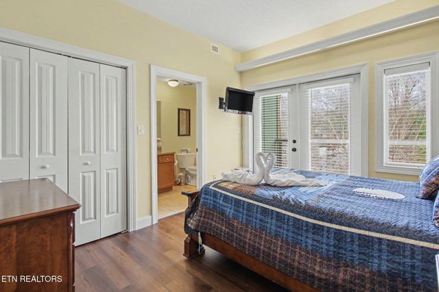 513 McCarter Rd Apt 4M, Gatlinburg, TN 37738