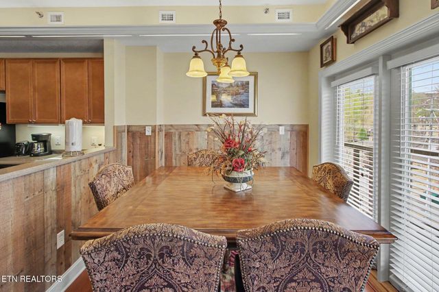 513 McCarter Rd Apt 4M, Gatlinburg, TN 37738
