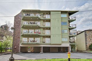 513 McCarter Rd Apt 4M, Gatlinburg, TN 37738