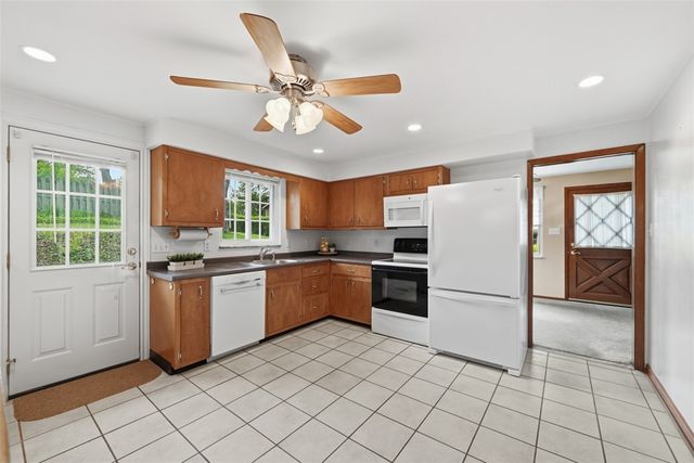 2621 Milford Dr, Bethel Park, PA 15102