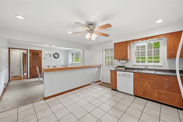 2621 Milford Dr, Bethel Park, PA 15102