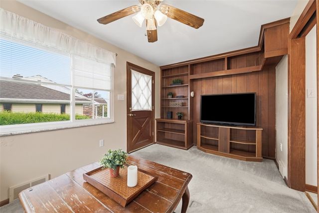 2621 Milford Dr, Bethel Park, PA 15102
