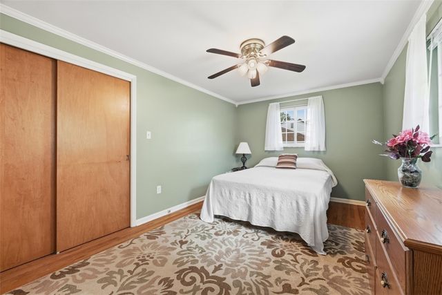 2621 Milford Dr, Bethel Park, PA 15102