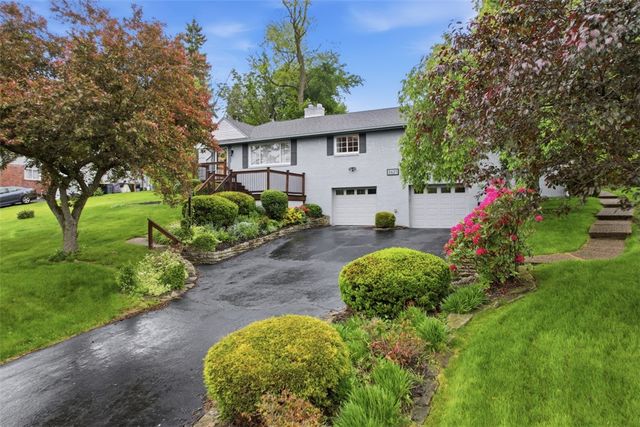 2621 Milford Dr, Bethel Park, PA 15102