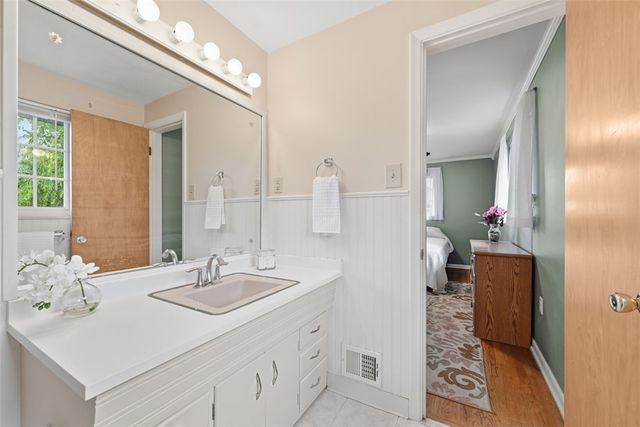 2621 Milford Dr, Bethel Park, PA 15102