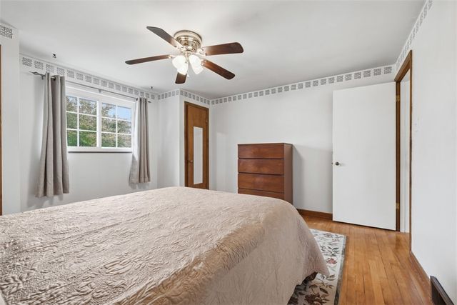 2621 Milford Dr, Bethel Park, PA 15102