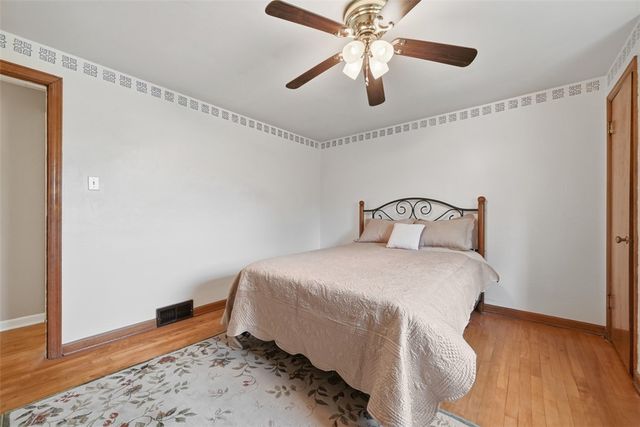 2621 Milford Dr, Bethel Park, PA 15102