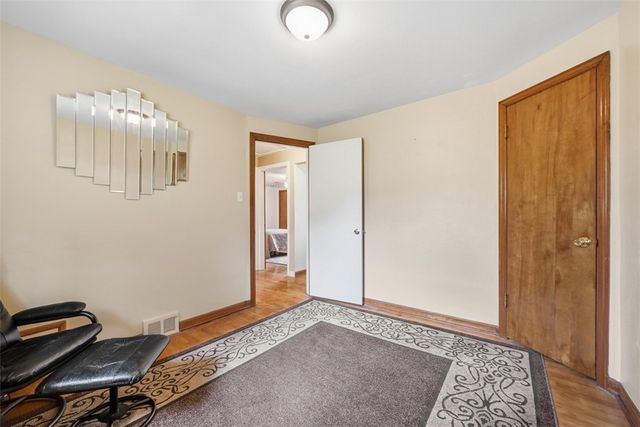 2621 Milford Dr, Bethel Park, PA 15102