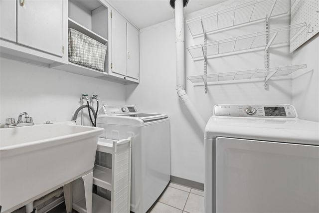 2621 Milford Dr, Bethel Park, PA 15102