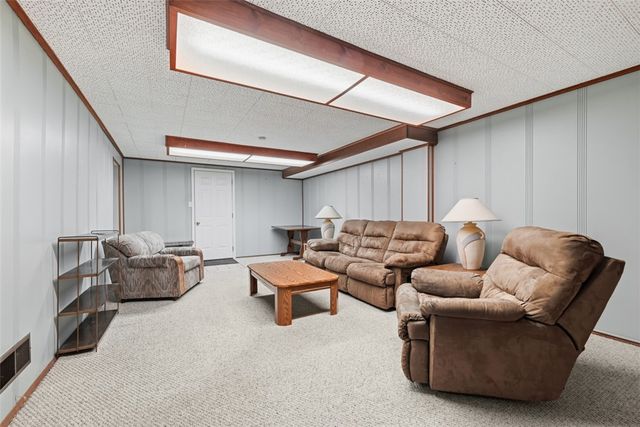 2621 Milford Dr, Bethel Park, PA 15102