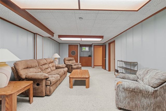 2621 Milford Dr, Bethel Park, PA 15102