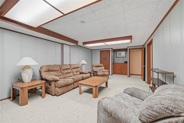 2621 Milford Dr, Bethel Park, PA 15102