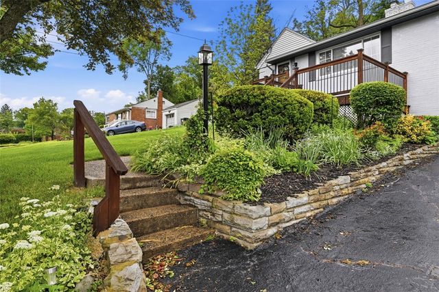 2621 Milford Dr, Bethel Park, PA 15102
