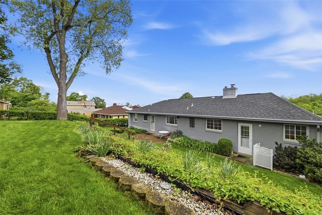 2621 Milford Dr, Bethel Park, PA 15102