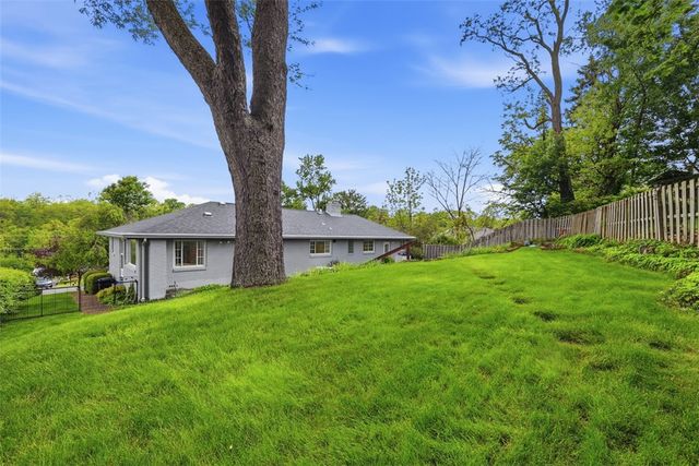 2621 Milford Dr, Bethel Park, PA 15102