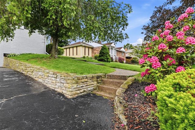 2621 Milford Dr, Bethel Park, PA 15102