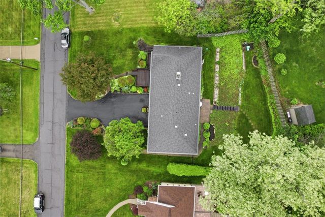 2621 Milford Dr, Bethel Park, PA 15102