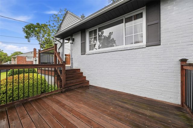 2621 Milford Dr, Bethel Park, PA 15102