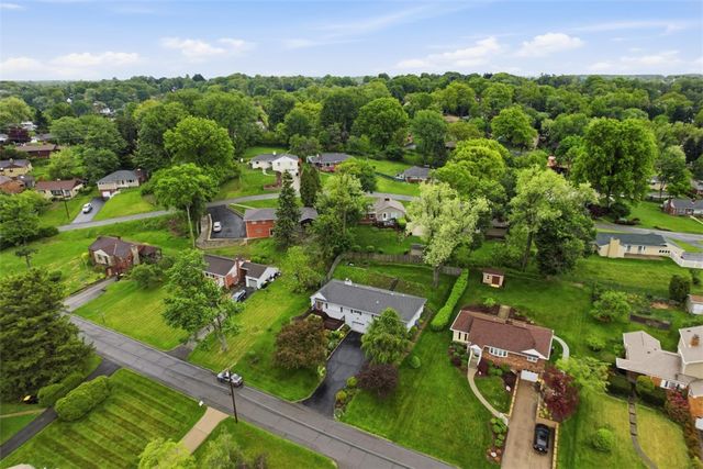 2621 Milford Dr, Bethel Park, PA 15102