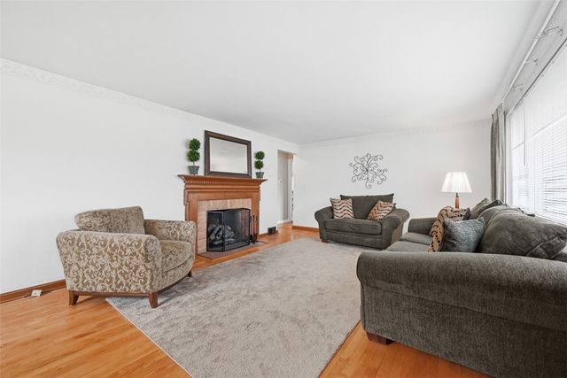 2621 Milford Dr, Bethel Park, PA 15102