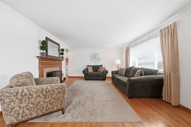 2621 Milford Dr, Bethel Park, PA 15102