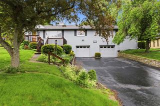 2621 Milford Dr, Bethel Park, PA 15102