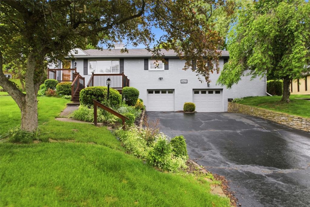 2621 Milford Dr, Bethel Park, PA 15102