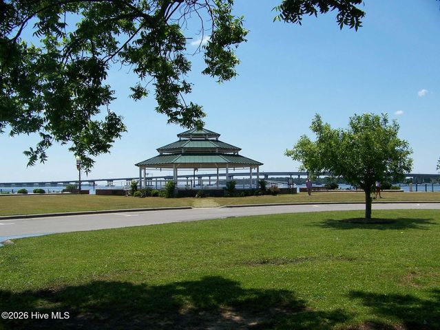 901 Bee Tree Court, New Bern, NC 28560