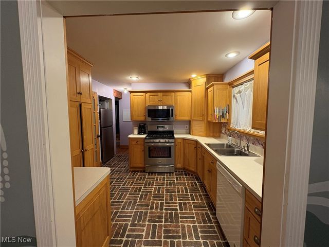 522 Eric Drive, Tallmadge, OH 44278