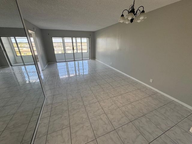 1101 Crystal Lake Dr 508, Deerfield Beach, FL 33064