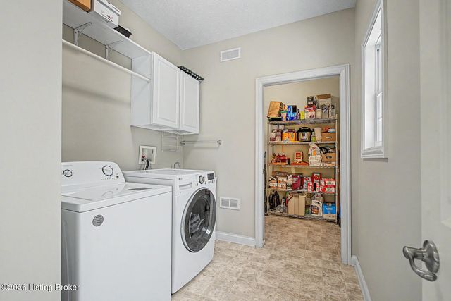 1130 Grazing Meadows Ln, Louisville, KY 40245