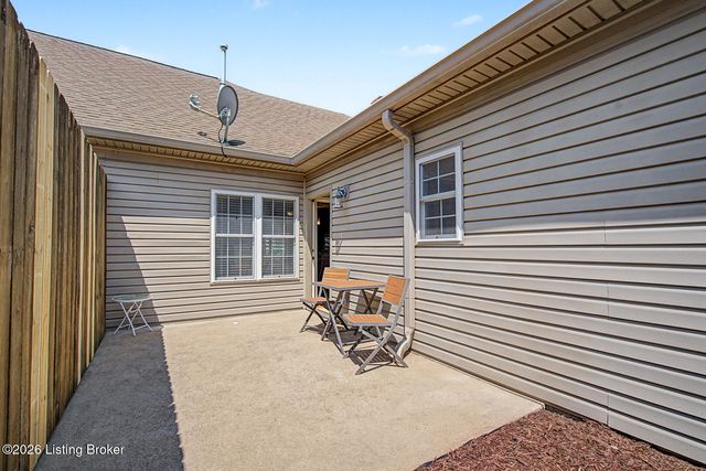 1130 Grazing Meadows Ln, Louisville, KY 40245