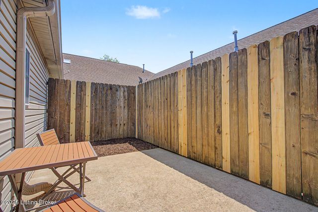 1130 Grazing Meadows Ln, Louisville, KY 40245