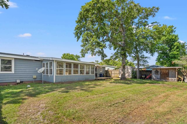 1156 Forest Dr., North Myrtle Beach, SC 29582