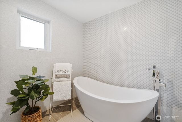 9615 NE 26th Street, Clyde Hill, WA 98004