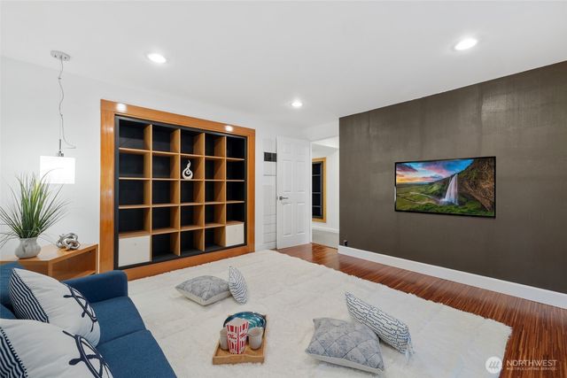 9615 NE 26th Street, Clyde Hill, WA 98004