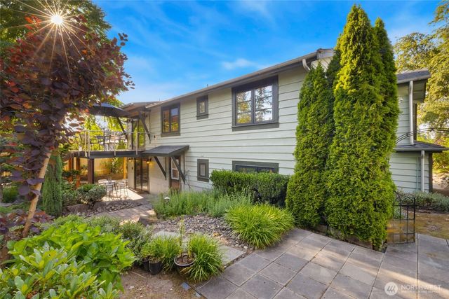 9615 NE 26th Street, Clyde Hill, WA 98004